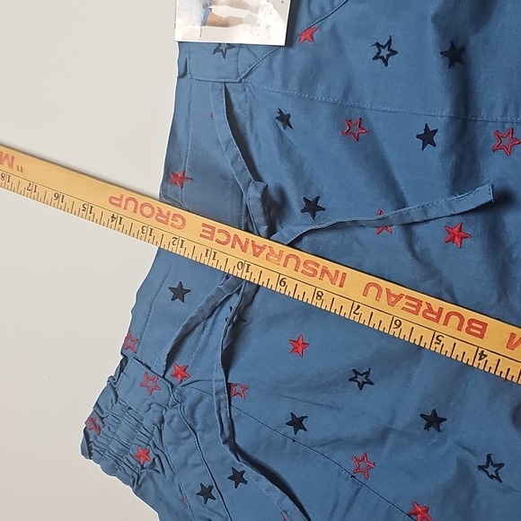 NWT Feeling Festive Ladies Stars Shorts SZ L Red And Blue - Picture 9 of 9